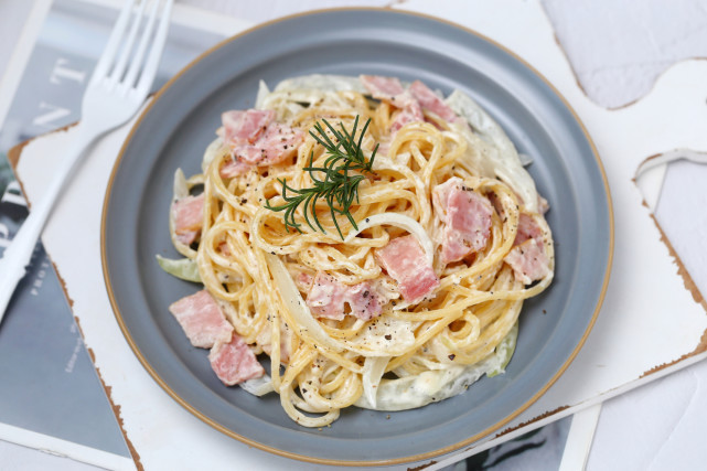 完美复刻西餐厅培根芝士意面，奶香浓郁好吃到舔盘，简单又实惠！