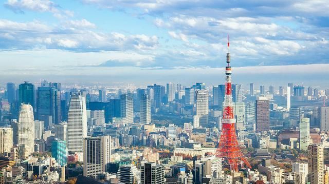 丈夫死前留下一藏宝箱,她用20年时间争得30亿,晚年捐24亿给国家