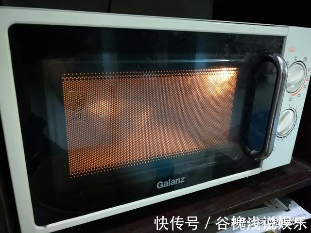 腊肉|夏天，我家就爱这蒸菜，不油炸不爆炒，入锅一蒸就完事，特省事