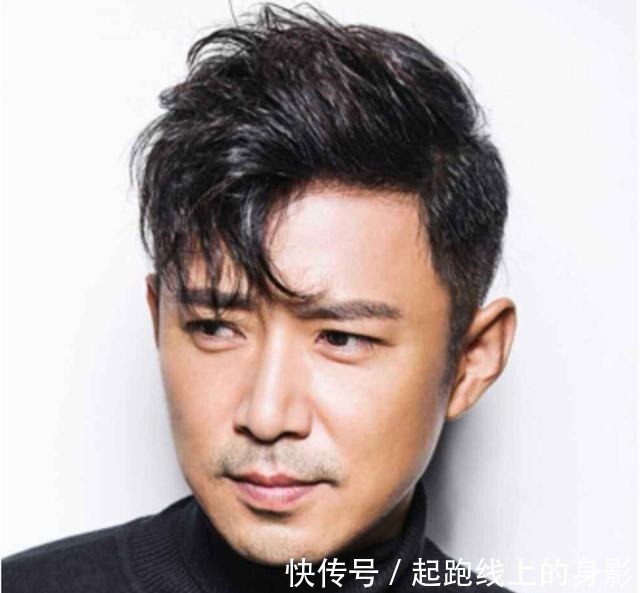 大背头 男人过了40岁，尽量避开这3种发型，尤其是第二种，显老又土气！