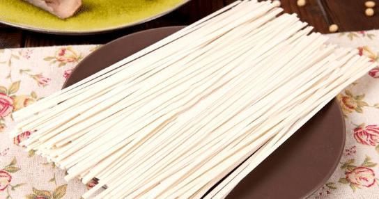 健康|超市离职员工透露这几种挂面买1送1也不要,价格贵对健康无益