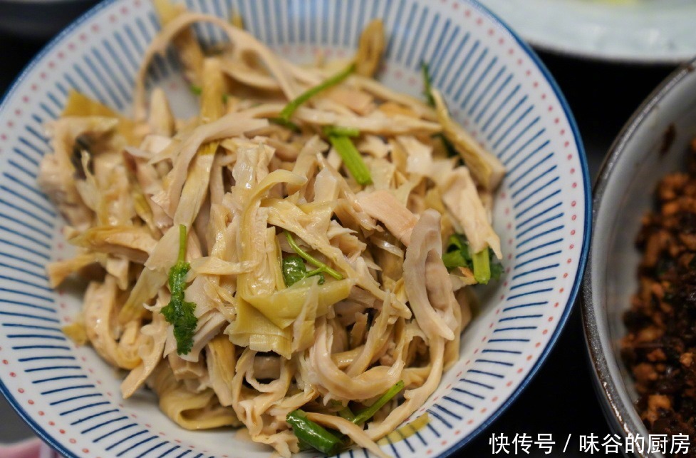 孙莉晒黄磊做的面食,光配料就20多盘,网友:吃出满汉全席的感觉