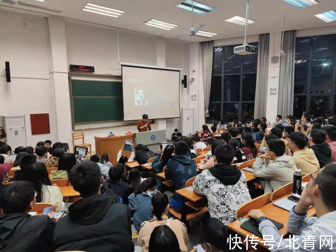 北京大学|同学们，这节课学爬树