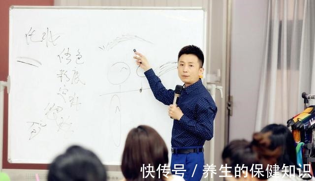 管理师 形象管理师专业班的点睛之笔---妆容发型!