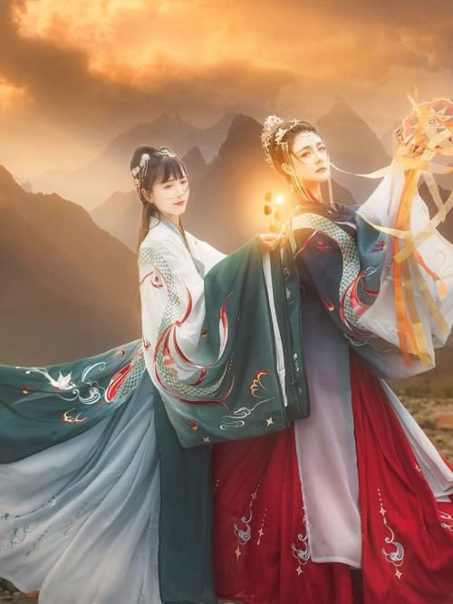  汉服|有一种汉服叫“肩扛大蟒”，看清衣服上花纹后，汉服党都愣了