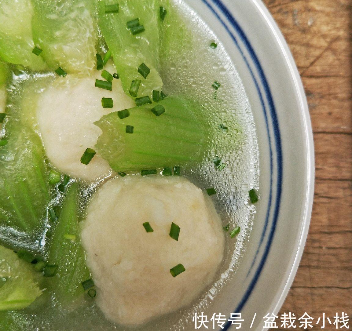 排骨汤|夏天要多喝丝瓜汤，清热下火营养高，低脂高钙比排骨汤更养人