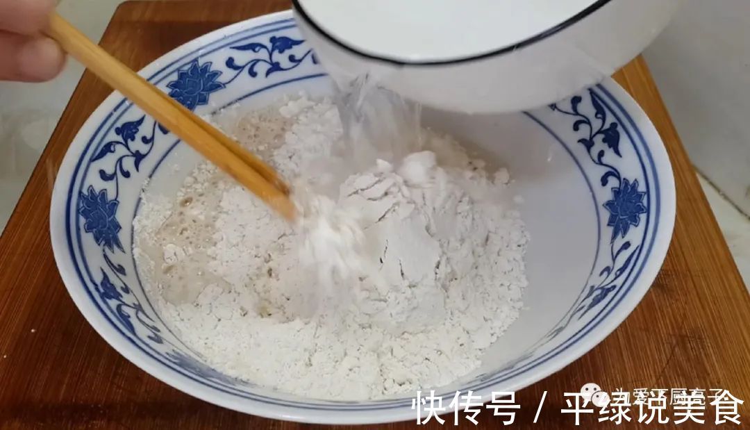早餐别吃包子油条了,教你一个新吃法,做出好吃的煎豆包,太香了
