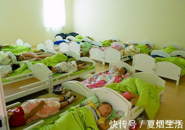 老师|幼儿园能吃2大碗,回家就到处追着喂饭,宝妈突袭幼儿园后明白了