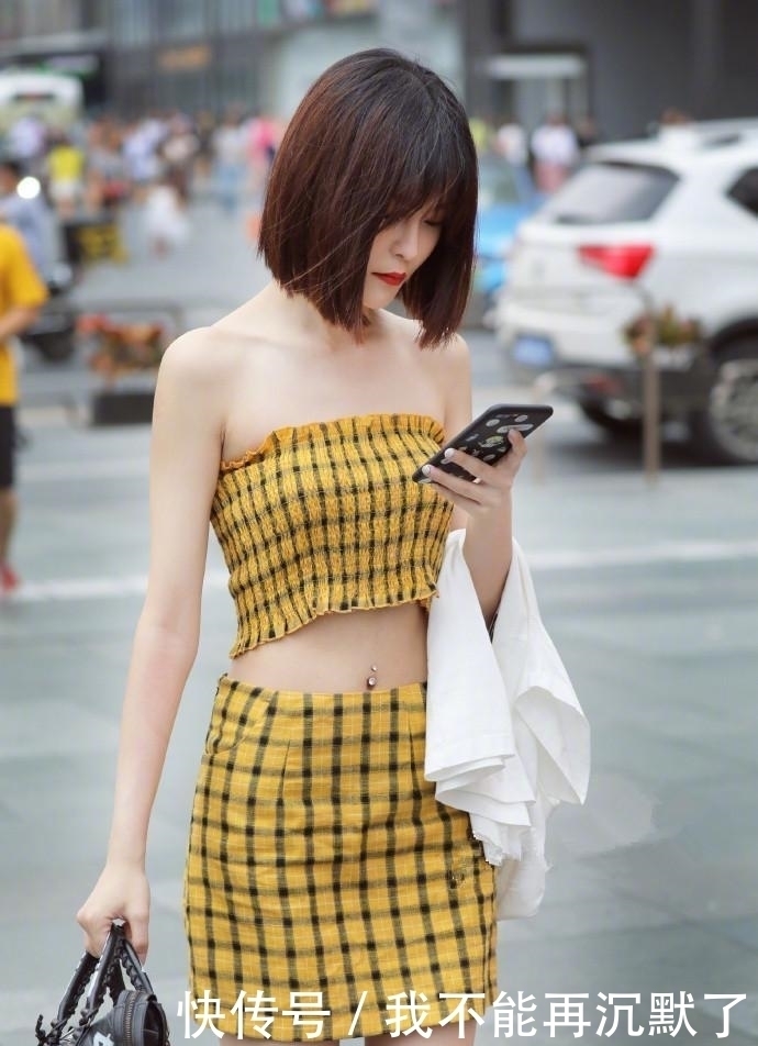 连衣裙|优雅时尚的街拍气场十足的美女,轻松成为目光的焦点