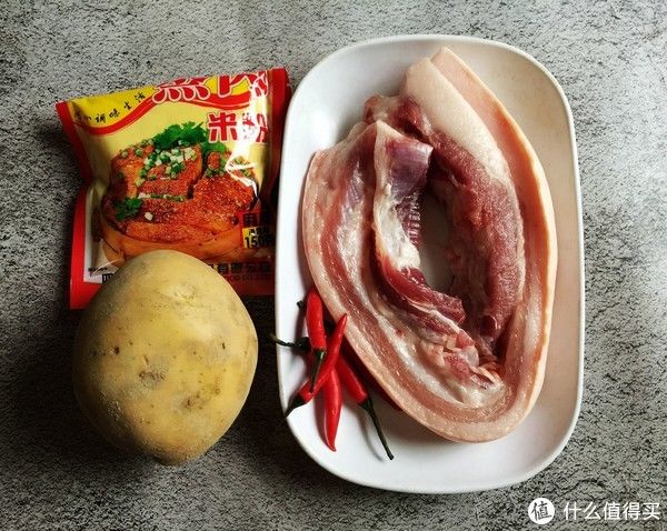 老少皆宜|夏天要多吃蒸菜,这肉配土豆蒸一蒸,软糯香甜又营养,好吃不上火