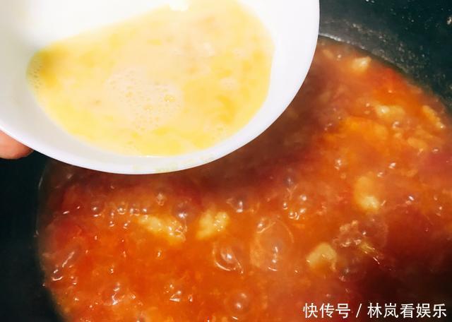 有个|为什么饭店的疙瘩汤,大小均匀又好喝,原来有个小妙招,简单学会