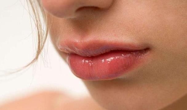健康|女性子宫“生病”，脸上会有4个“异常”，自爱的话请自检一下！