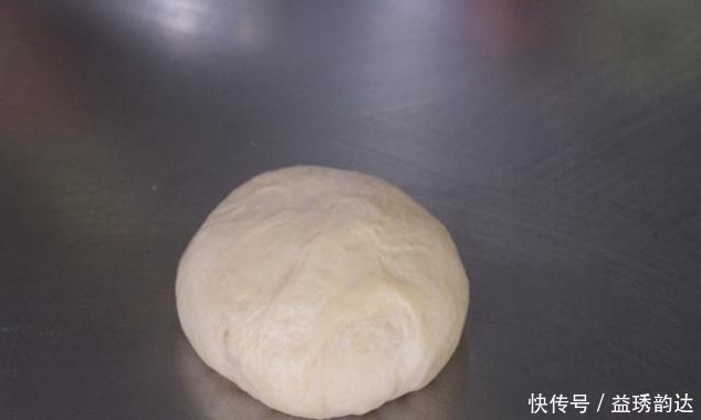 甜甜圈别再买,五勺面粉两颗鸡蛋,做着比麻花简单,比油条好吃