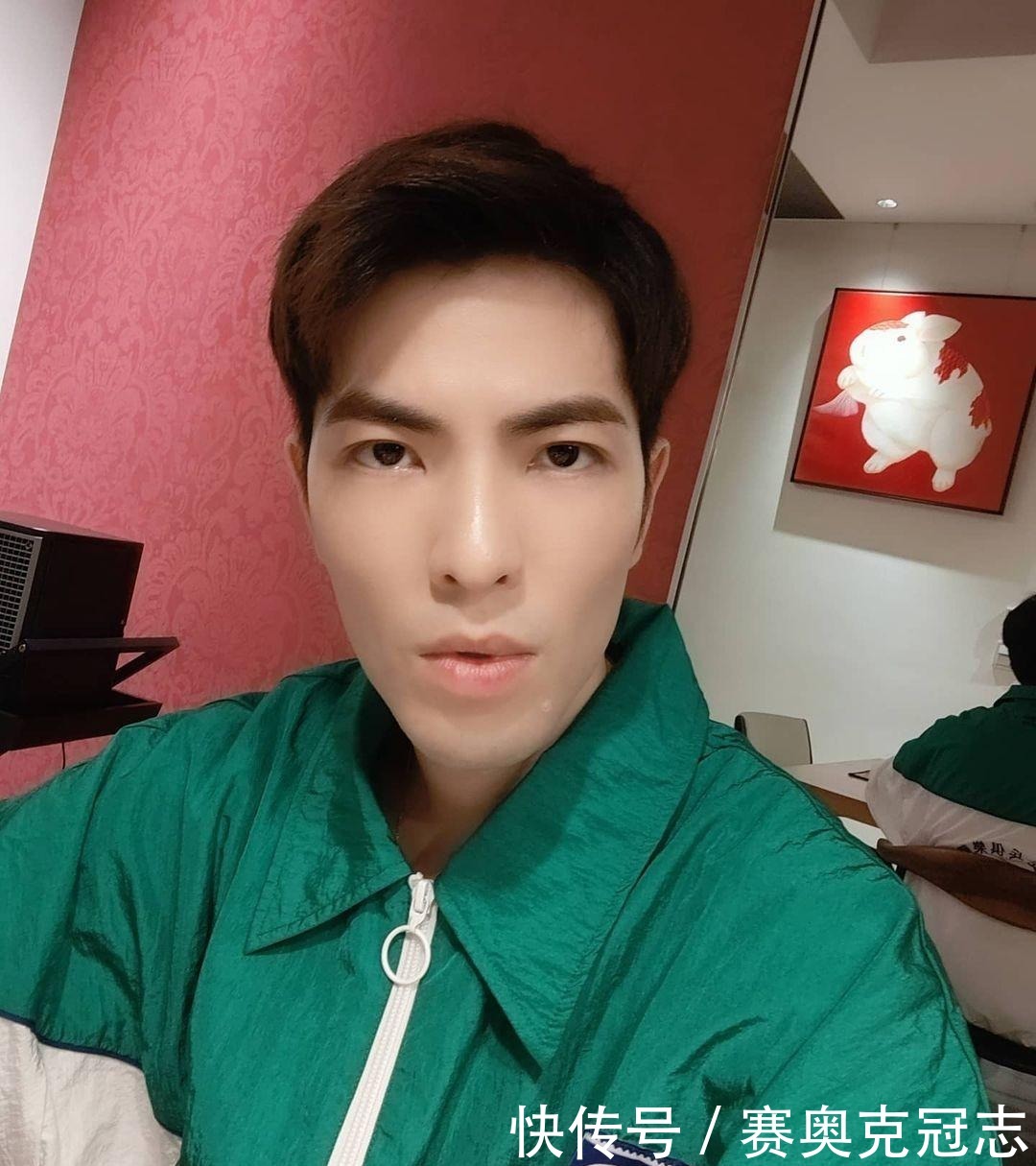 二百五哈士奇表情包 二百五哈士奇表情包