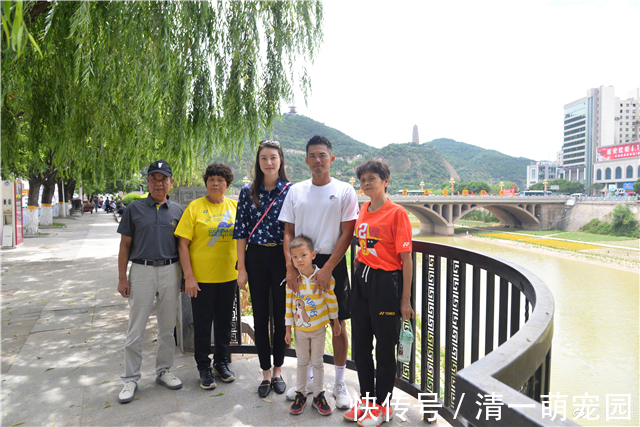羽毛球|谢杏芳家庭地位高!与林丹合影细节有变化,不再只顾及老公的面子