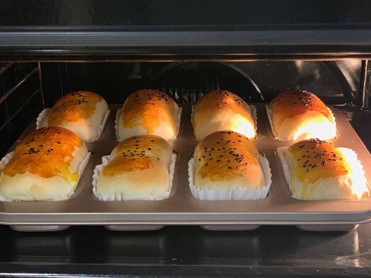 香甜松软的淡奶油面包，制作过程超简单，喜欢的舍不得吃