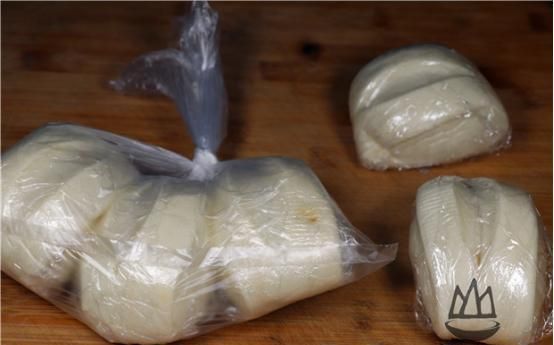 保存馒头时,切记别直接放冰箱,教你一招,放一个月不发霉不发硬