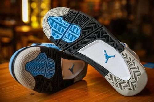 看完还不心动吗？！全新北卡 AJ4 最新实物图曝光！