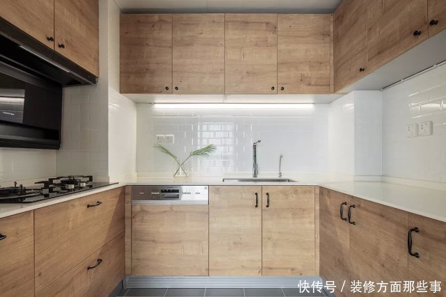 墙面|112平简约风三居室,这样设计建筑结构也成为空间的一大特色