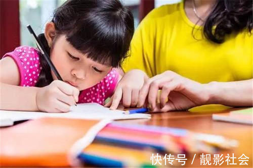 学霸$美术学霸作业火了，老师看完难辨真假，网友：太逼真了