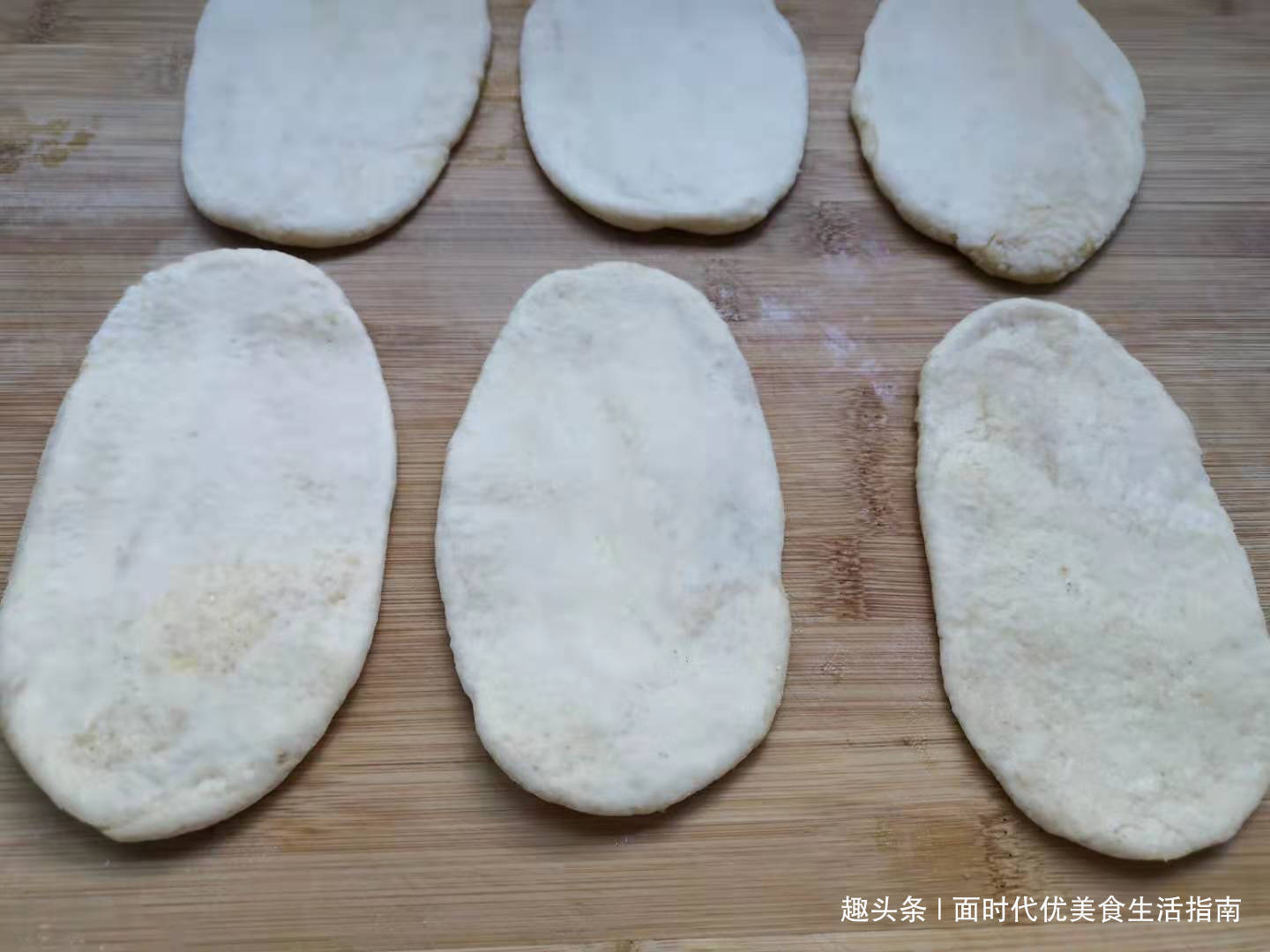 夏天孩子最馋这个饼，外酥里嫩，2块钱做一锅，放三天也不硬！