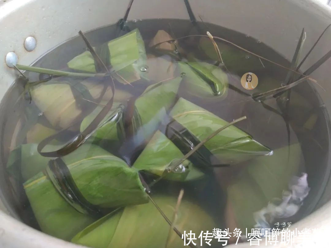 香菇|端午节将至，教你做鲜香味美的咸蛋黄肉粽，软糯诱人，吃了还想吃