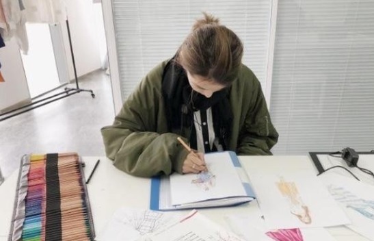 父母|变形记16岁巨婴每天花销过万,吃饭要人喂,现在变化很惊艳