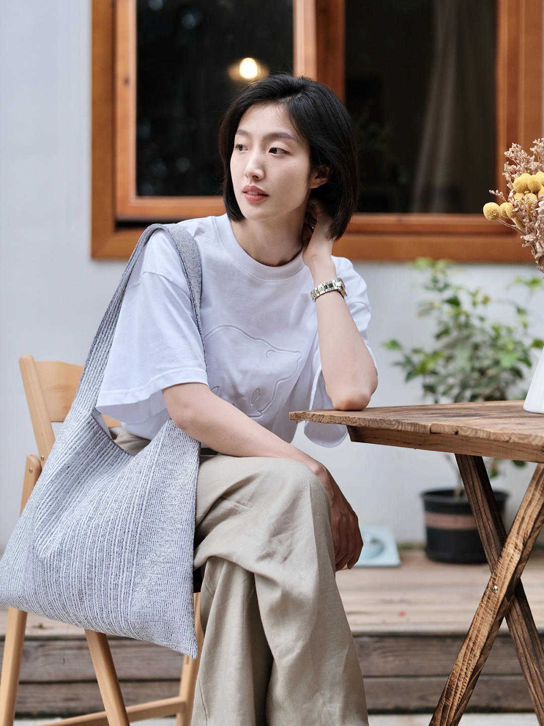 搭配|穿T恤记住这几点,不平凡的女孩也能穿出高级感,优雅大方