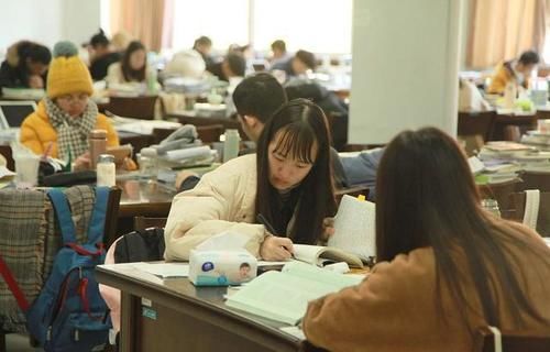 大学英语四级考试如何备考？学会这三个方法，英语四级轻松考过