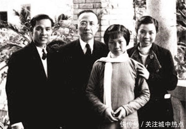 庙前|山海关孟姜女庙前有副对联,很多人不会读,郭沫若却说是天下奇联