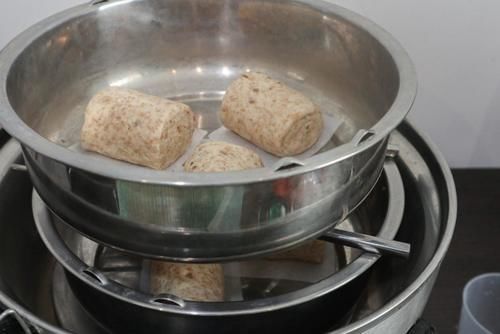 蒸馒头发面有人用酵母,有人用牛奶,却不知用它发面,馒头更蓬松