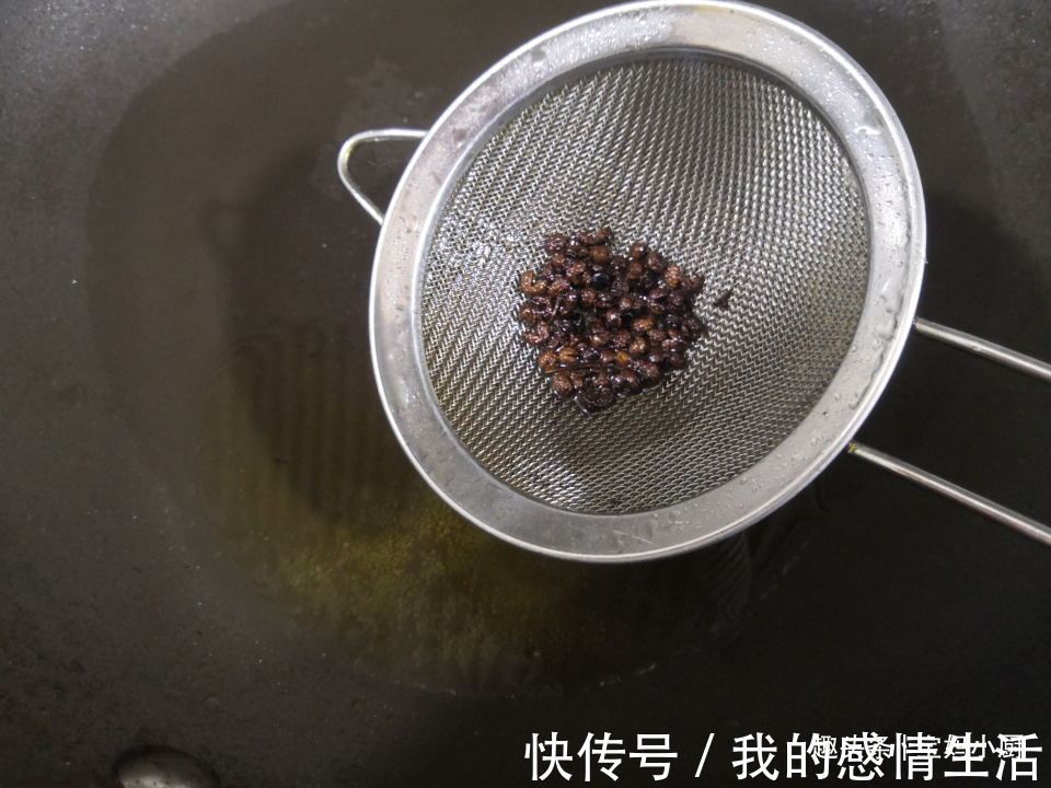 儿子去上班，带走20个萝卜馅大包子，都被同事抢光，纷纷要做法