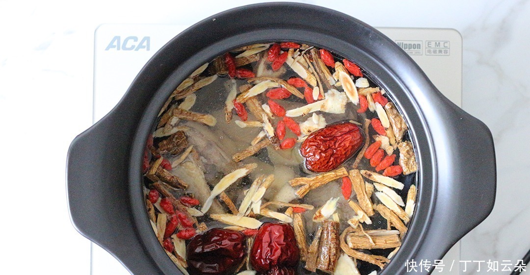 鲜美|炖鸡最忌直接下锅,教你正确“3不放”窍门,汤汁鲜美无腥味!