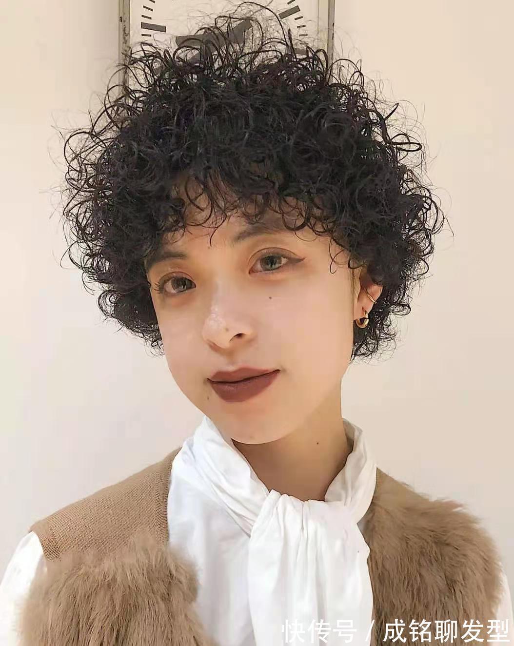 烫发|短发别再烫“满头卷”了,今年流行摩根纹理烫,时尚减龄又美颜