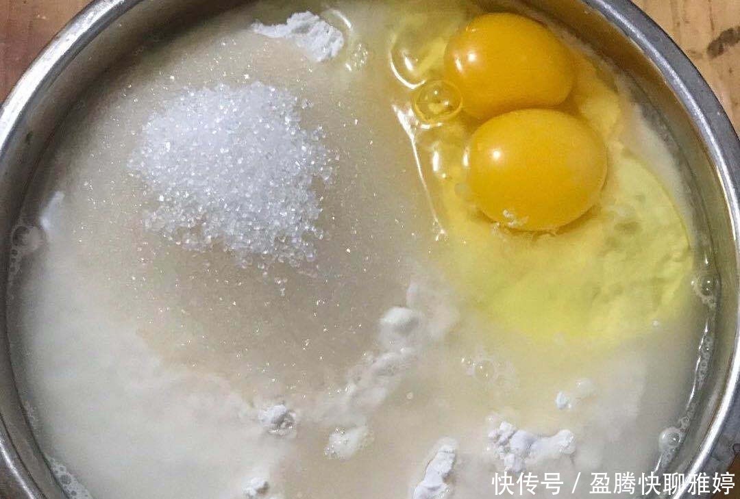 筋度|做面包时,不用烤箱,多加一步就能快速揉出膜,蒸好的面包松软拉