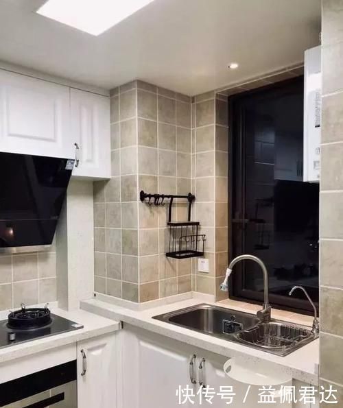 马赛克|老公坚持在过道打柜子,完工后我懵了,电视墙十分抢眼,谁见过!