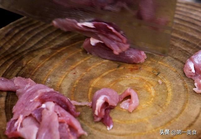 香菇肉片|饭店的香菇肉片为啥好吃，原来腌制是关键，厨师长教你正确做法