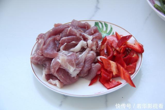 千万别|从冰箱中拿出的冻肉,千万别加水泡,教你一招,吃起来和鲜肉一样