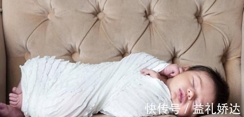 后脑勺|宝宝多大的时候需要枕头呢 挑选枕头这2个错误观念要注意