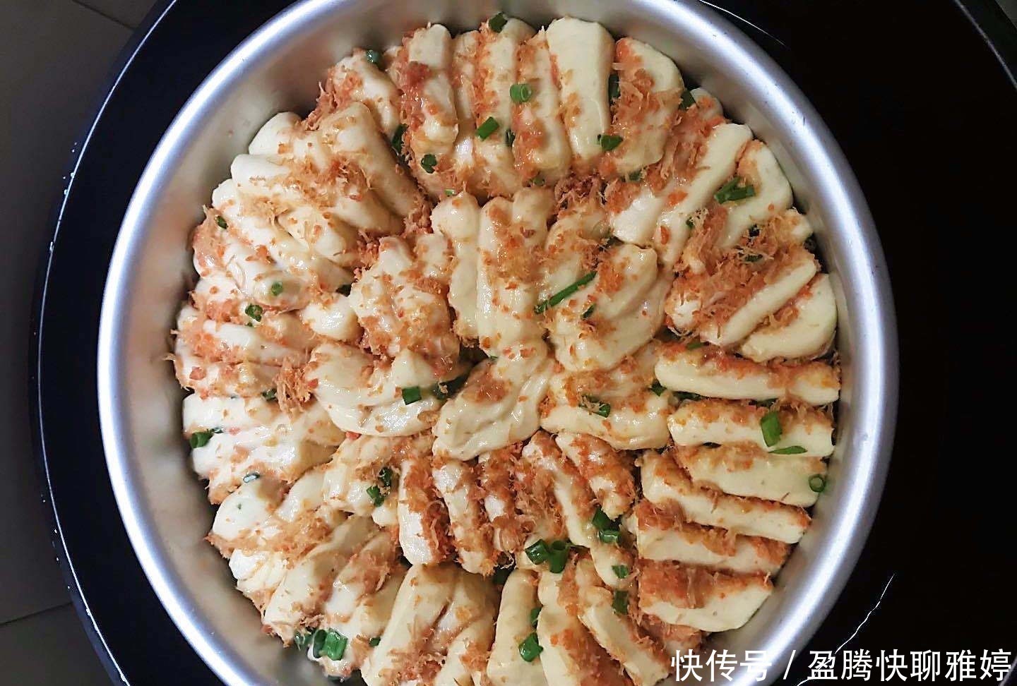 筋度|做面包时,不用烤箱,多加一步就能快速揉出膜,蒸好的面包松软拉