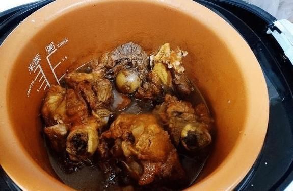 一滴水|婆婆用电饭锅炖大骨头,不放一滴水,上桌后,我和老公抢着吃