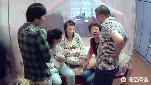 公公|儿媳妇坐月子期间公公被赶出房门,这种因给孩子喂奶引发的尴尬应该如何化解?