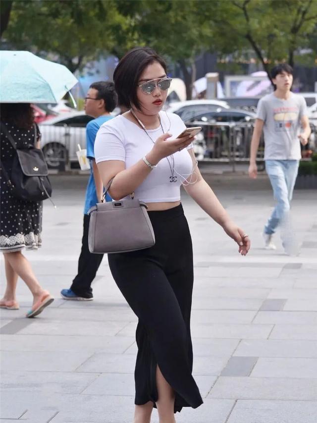 可爱 时尚耐穿的瑜伽裤穿搭尽显可爱淑女风,想说不爱它都难,别出心裁