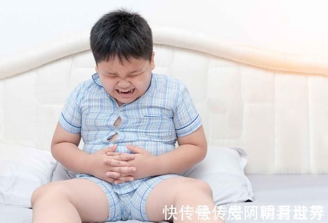 婴幼儿|孩子身体出现这3种信号,是过度喂养迹象,父母别坑了娃还不自知