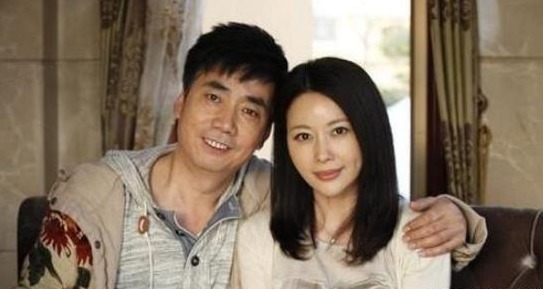 范明老婆梁丽图片