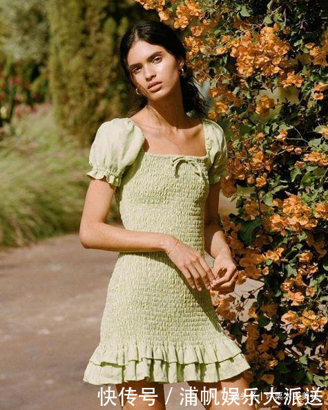 女人过了45岁，这4种“颜色”要少穿，显得没气色，还很掉价