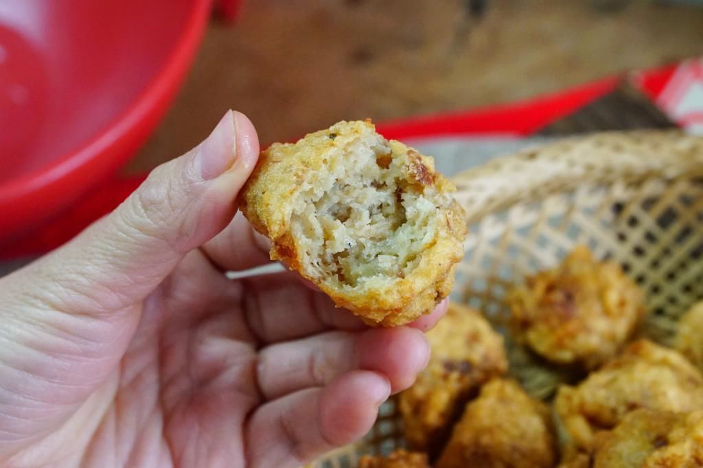 炸肉丸子时,切记“2用2不用”,丸子酥香松软,久放也不变硬