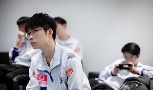 强队|DYG就是伪强队！被AG零封后粉丝怒喷：久诚和猫神一起转会吧