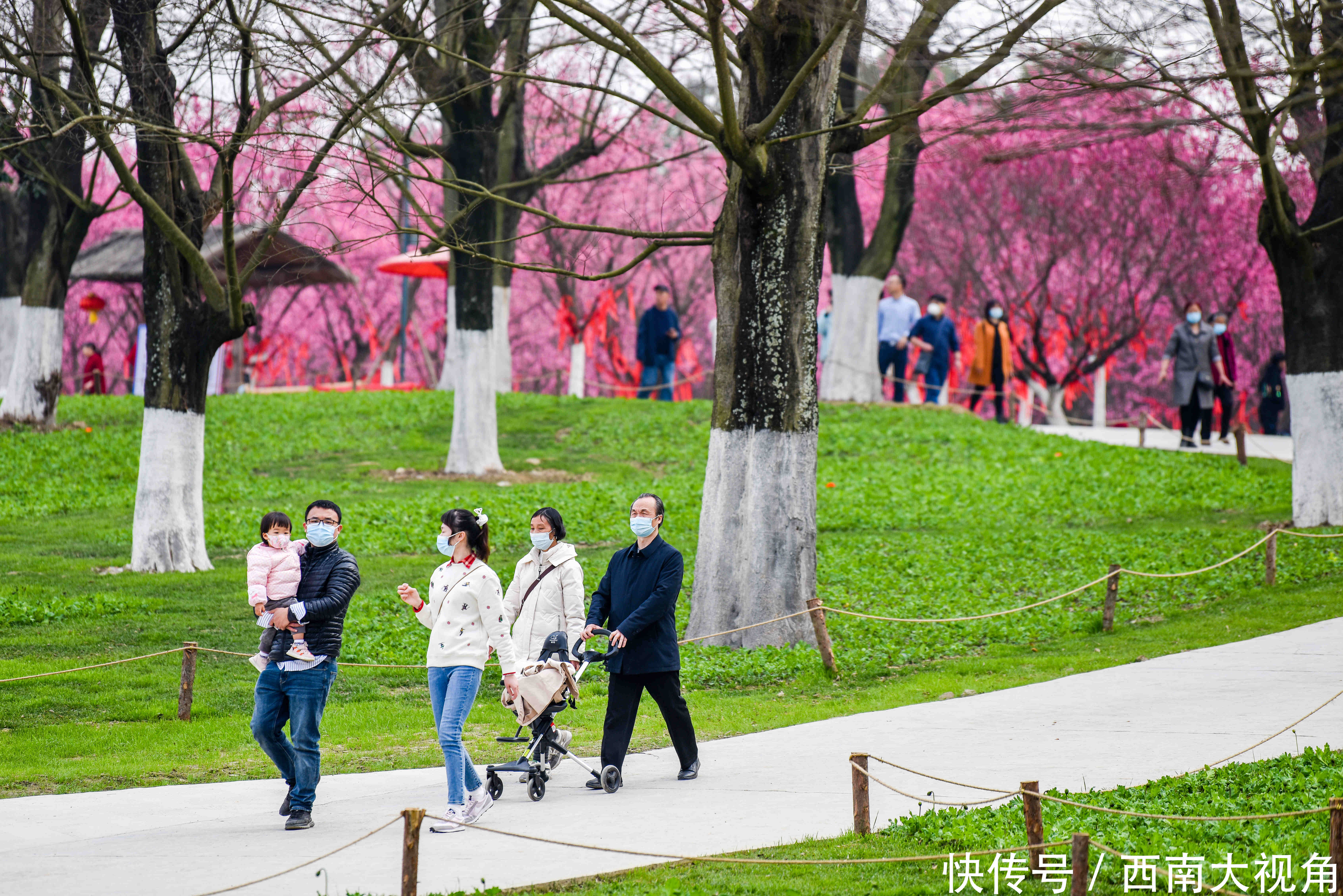 大年初一,秀丽东方风景如画、游人如织 再次提醒大家,请一定要提前一天转发和预约哦