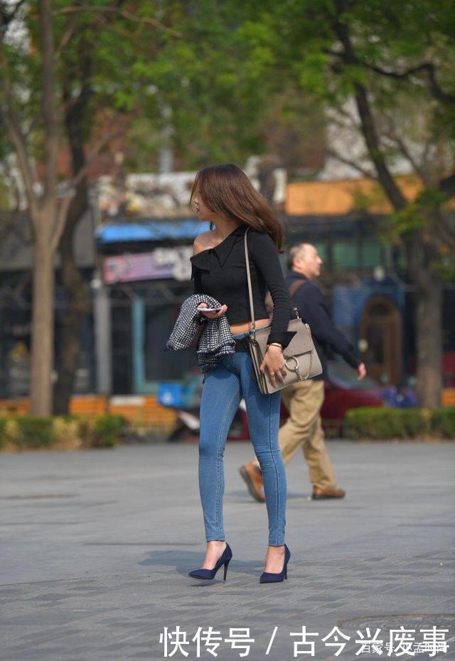 牛仔女神展现都市丽人范,又酷又时尚,真好看